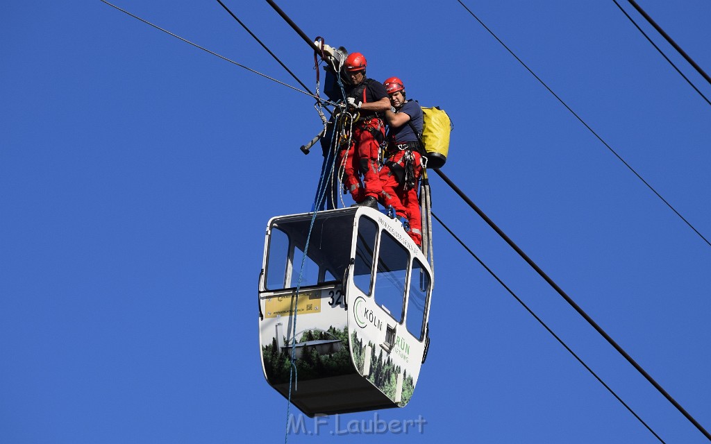 Koelner Seilbahn Gondel blieb haengen Koeln Linksrheinisch P483.JPG - Miklos Laubert